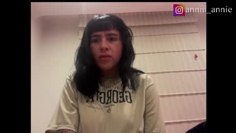 JEANNE no olvides seguirme dont forget follow me  uu online show from October 2, 2025, 2:40 am