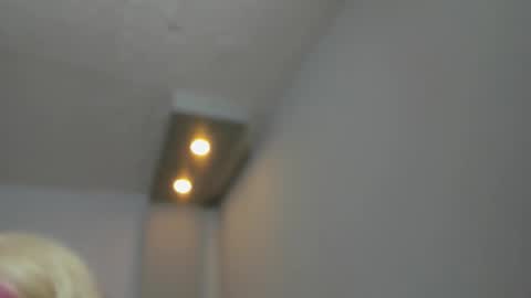 Annie And Leandro online show from February 8, 2026, 9:29 pm