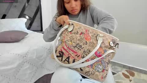 Snapshot of annieandstefan chatting on December 3, 2024, 12:38 pm Annie and Stefan online show from December 3, 2024, 12:38 pm