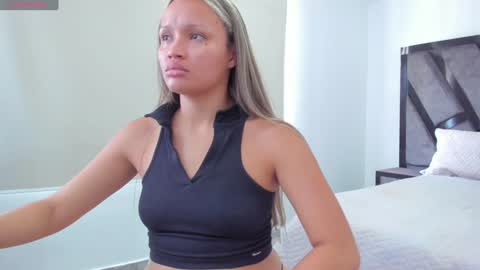 Snapshot of annieandstefan chatting on January 13, 2025, 2:53 pm Annie and Stefan online show from January 13, 2025, 2:53 pm