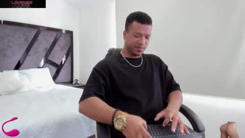 Snapshot of annieandstefan chatting on November 25, 2025, 2:50 pm Annie and Stefan online show from November 25, 2025, 2:50 pm