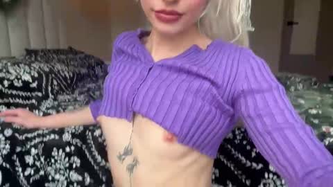  ONLY FANS   online show from December 17, 2025, 9:32 pm