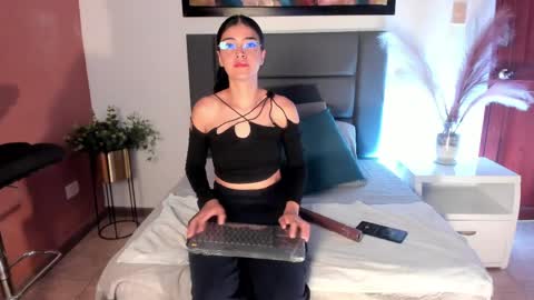 Snapshot of anniebluee_ chatting on May 5, 2026, 11:51 am Annie Bluee online show from May 5, 2026, 11:51 am