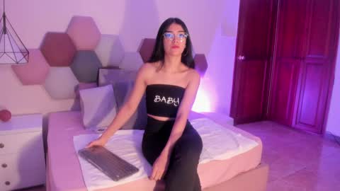 Snapshot of anniebluee_ chatting on June 8, 2026, 1:00 pm Annie Bluee online show from June 8, 2026, 1:00 pm