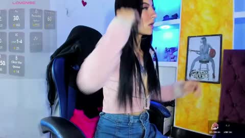 Snapshot of anniee_x chatting on June 1, 2026, 11:45 am Anniee online show from June 1, 2026, 11:45 am