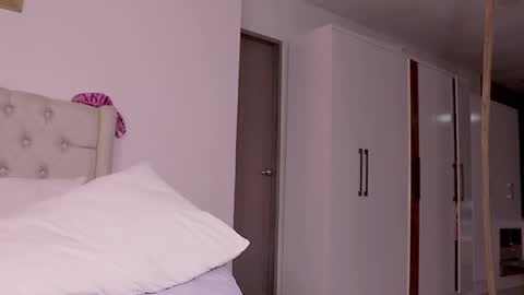 Snapshot of anniekk chatting on December 5, 2024, 5:04 am Dulce candyxxx online show from December 5, 2024, 5:04 am