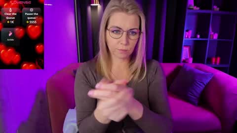 Annie online show from March 3, 2025, 5:42 am