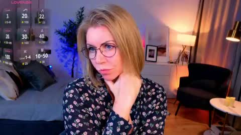 Snapshot of annielight chatting on May 21, 2026, 6:53 am Annie online show from May 21, 2026, 6:53 am