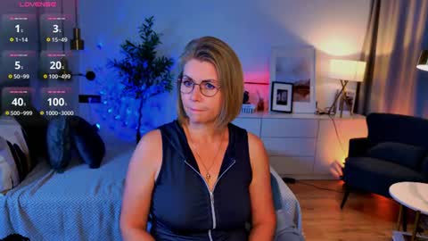 Snapshot of annielight chatting on June 23, 2026, 6:44 am Annie online show from June 23, 2026, 6:44 am