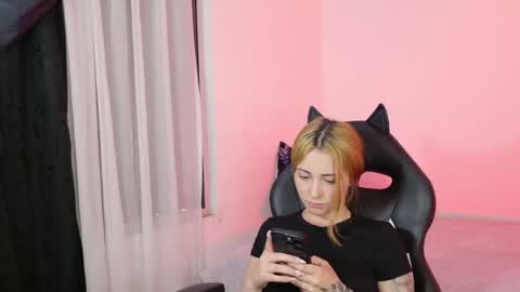 Snapshot of anniemora_ chatting on May 21, 2026, 2:07 am Annie online show from May 21, 2026, 2:07 am