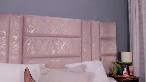 Annie online show from October 21, 2025, 11:44 am