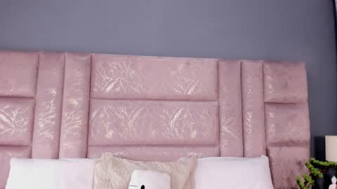 Annie online show from November 3, 2025, 1:45 pm