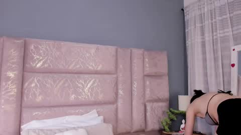 Annie online show from November 8, 2025, 12:05 pm