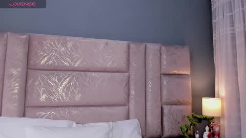 Annie online show from November 16, 2025, 1:06 pm