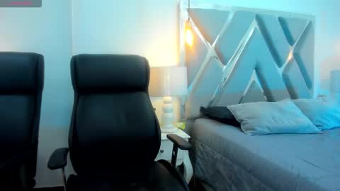 Snapshot of anniestone_ chatting on October 19, 2025, 12:39 pm ANNIE online show from October 19, 2025, 12:39 pm