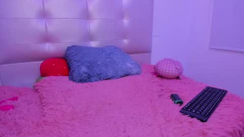 Annie Evans  online show from February 7, 2025, 8:20 pm