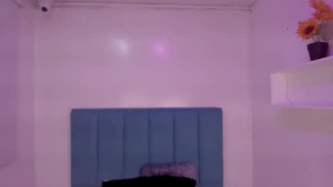 Annie Evans  online show from October 9, 2025, 4:16 pm