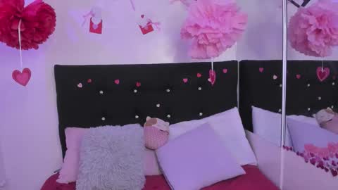 Annie Evans  online show from February 15, 2026, 8:16 pm