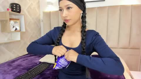 Snapshot of anniie_queen chatting on May 15, 2026, 3:46 am Annie Queen online show from May 15, 2026, 3:46 am
