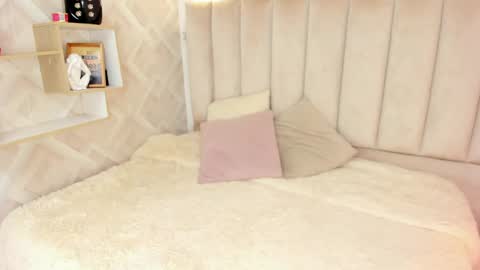 Snapshot of anniie_queen chatting on May 16, 2026, 3:36 am Annie Queen online show from May 16, 2026, 3:36 am