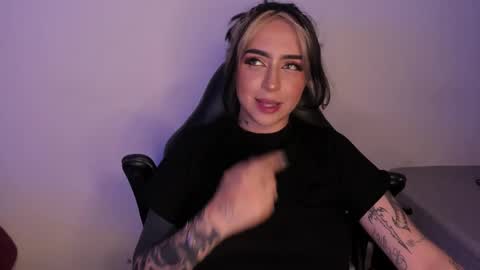 Snapshot of annikamerliahh_ chatting on November 8, 2025, 10:19 pm Annika online show from November 8, 2025, 10:19 pm