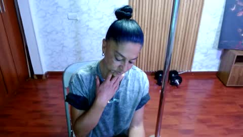 Snapshot of annita_muscle chatting on July 14, 2026, 8:25 pm Annita online show from July 14, 2026, 8:25 pm