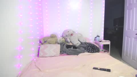  INDEPENDENT MODEL next srteam 240624 online show from September 15, 2025, 11:27 pm