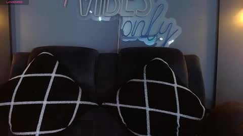 anny_loves online show from September 26, 2025, 5:28 pm