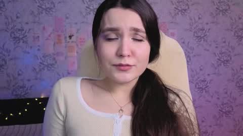 Annie online show from November 30, 2025, 6:06 am