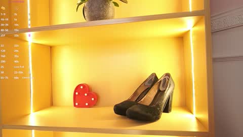 Snapshot of annybuny chatting on November 18, 2025, 11:47 am Ana online show from November 18, 2025, 11:47 am