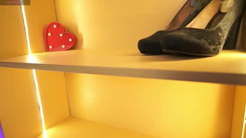 Snapshot of annybuny chatting on December 4, 2025, 11:41 am Ana online show from December 4, 2025, 11:41 am