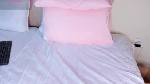 Snapshot of annye01 chatting on October 31, 2025, 1:45 pm A N N Y E online show from October 31, 2025, 1:45 pm