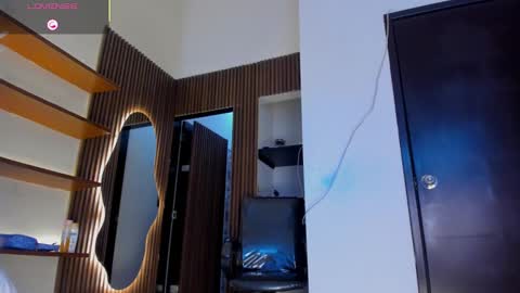 Snapshot of annye01 chatting on November 5, 2025, 1:44 pm A N N Y E online show from November 5, 2025, 1:44 pm