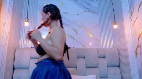 annyeli_bigtits online show from March 4, 2026, 2:28 am