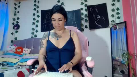 Snapshot of annyevans_ chatting on February 7, 2025, 10:52 pm online show from February 7, 2025, 10:52 pm