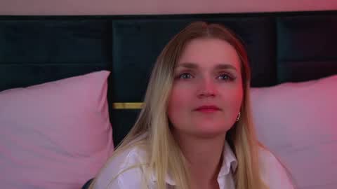 annyraii online show from March 8, 2026, 2:04 am