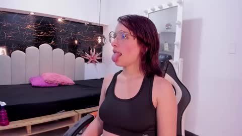 Snapshot of annyrosee chatting on November 24, 2025, 8:30 pm Anny online show from November 24, 2025, 8:30 pm