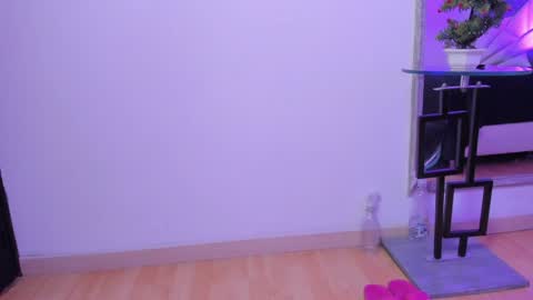 Snapshot of annythomsonn chatting on December 12, 2024, 2:59 am AnnyT online show from December 12, 2024, 2:59 am