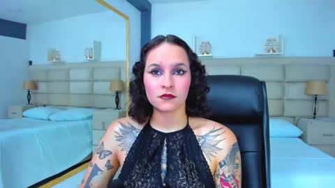 Snapshot of annythomsonn chatting on September 16, 2025, 8:43 pm AnnyT online show from September 16, 2025, 8:43 pm