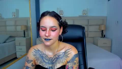 Snapshot of annythomsonn chatting on September 24, 2025, 9:29 pm AnnyT online show from September 24, 2025, 9:29 pm