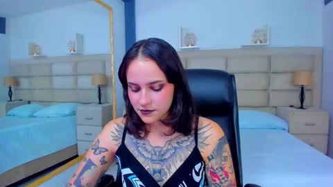Snapshot of annythomsonn chatting on October 26, 2025, 8:59 pm AnnyT online show from October 26, 2025, 8:59 pm