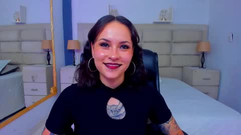 Snapshot of annythomsonn chatting on November 7, 2025, 9:26 pm AnnyT online show from November 7, 2025, 9:26 pm