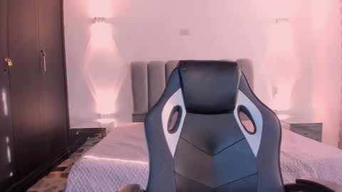 Snapshot of annythomsonn chatting on December 14, 2025, 9:30 pm AnnyT online show from December 14, 2025, 9:30 pm