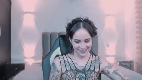 AnnyT online show from December 19, 2025, 9:44 pm