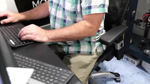 Snapshot of anonycock7 chatting on October 20, 2025, 8:20 pm D online show from October 20, 2025, 8:20 pm