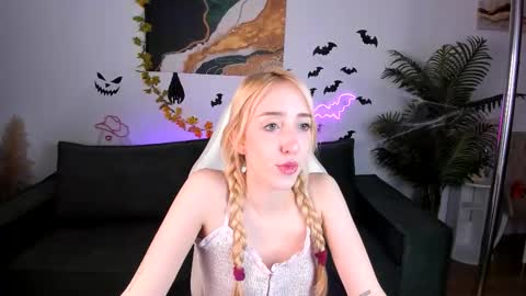 Snapshot of anorababy chatting on November 4, 2025, 7:18 am Anora online show from November 4, 2025, 7:18 am