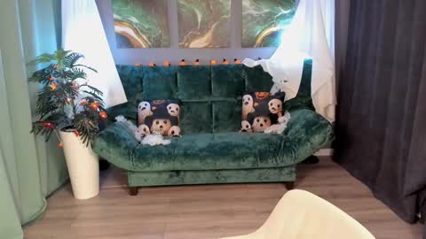 Anora online show from October 12, 2025, 7:24 pm