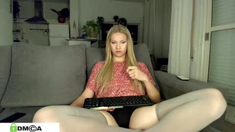 Snapshot of anorsel chatting on February 14, 2025, 10:59 am Sexy Ladybug online show from February 14, 2025, 10:59 am