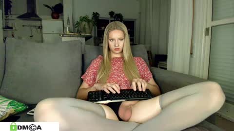 Snapshot of anorsel chatting on February 23, 2025, 11:00 am Sexy Ladybug online show from February 23, 2025, 11:00 am