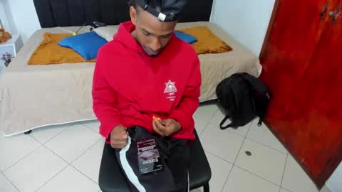 Snapshot of anthoy_wayans chatting on February 19, 2025, 12:03 am online show from February 19, 2025, 12:03 am